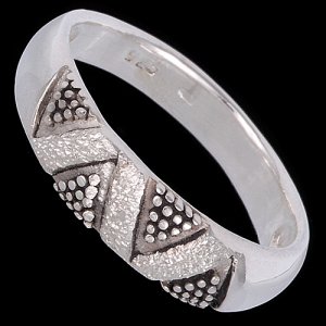 Prsten stříbrný, trojúhelníky